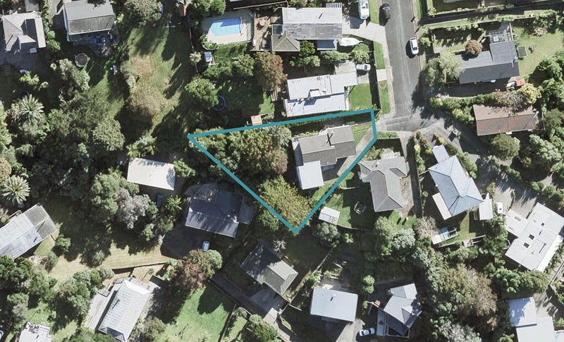 11 Charmaine Road, Torbay, Auckland - Carousel 1