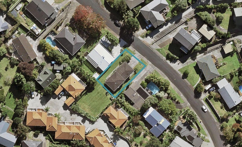 2/27 Deuxberry Avenue, Northcote, Auckland - Carousel 1