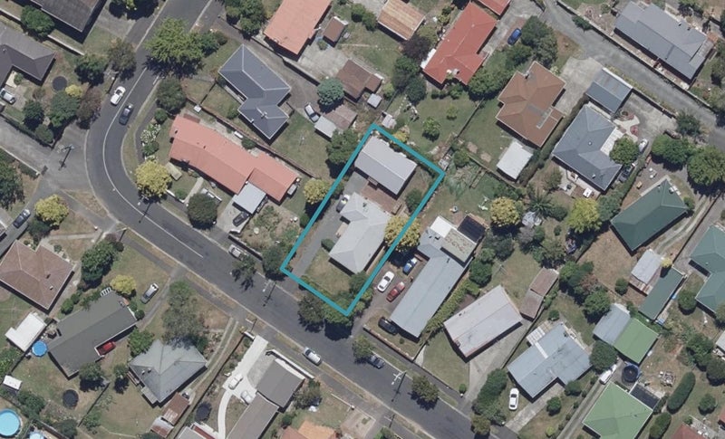 16 Aurora Terrace, Hillcrest, Hamilton - Carousel 1