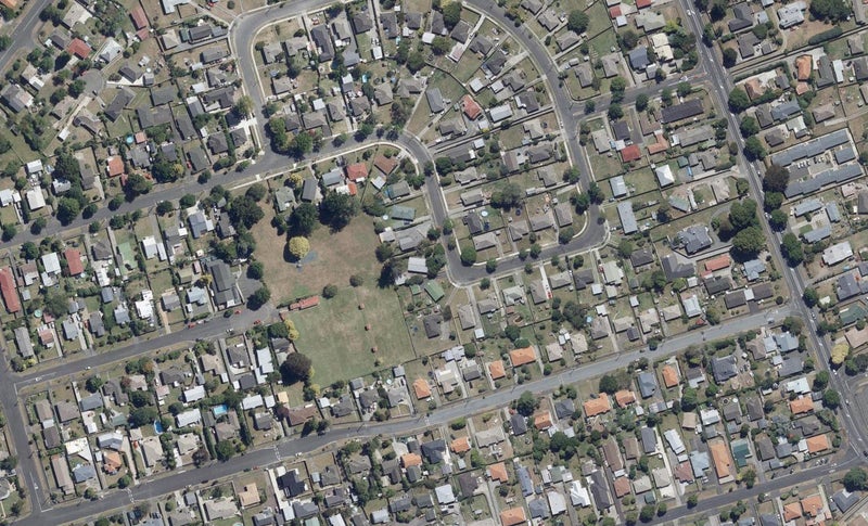 56 Marshall Street, Fairfield, Hamilton - Carousel 1