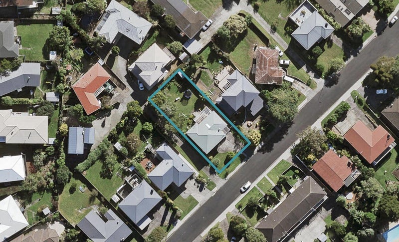 33 Holland Road, Hillcrest, Auckland - Carousel 1