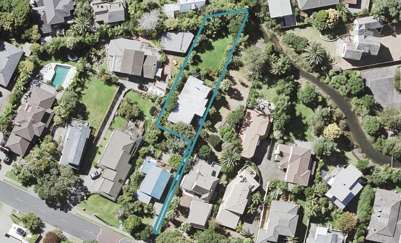 3 Lyons Avenue, Murrays Bay, Auckland - Carousel 1