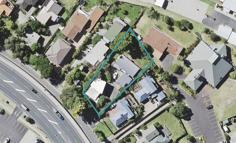 2/399 East Coast Road, Mairangi Bay, Auckland - Carousel 1