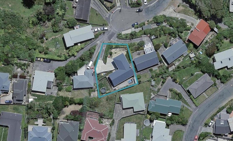 17 Paparangi Crescent, Paparangi, Wellington - Carousel 1