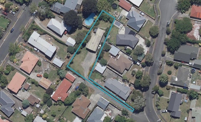 17 Panair Crescent, Hillcrest, Hamilton - Carousel 1