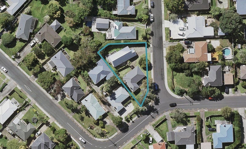 2 Wylie Avenue, Sunnynook, Auckland - Carousel 1