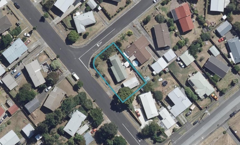 2 Riley Place, Fitzroy, Hamilton - Carousel 1