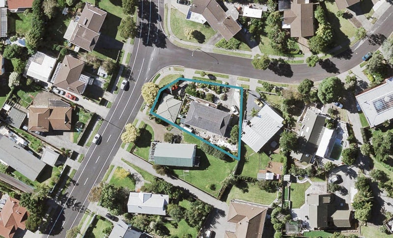 1 Janome Place, Bucklands Beach, Auckland - Carousel 1