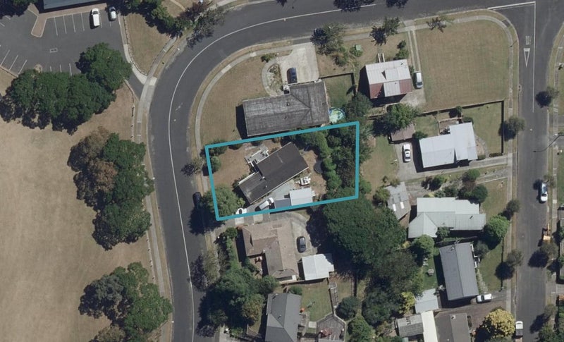 27 Amanda Avenue, Dinsdale, Hamilton - Carousel 1
