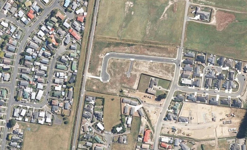 4 Te Ara O Pukeko, Wainuiomata, Lower Hutt - Carousel 1
