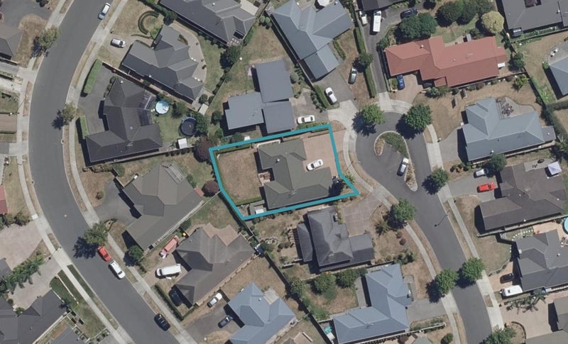 9 Stratford Place, Huntington, Hamilton - Carousel 1