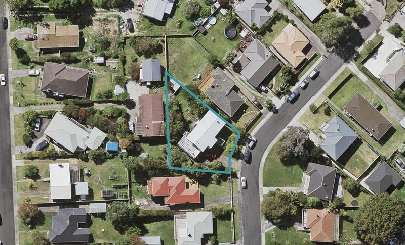 18 Wylie Avenue, Sunnynook, Auckland - Carousel 1