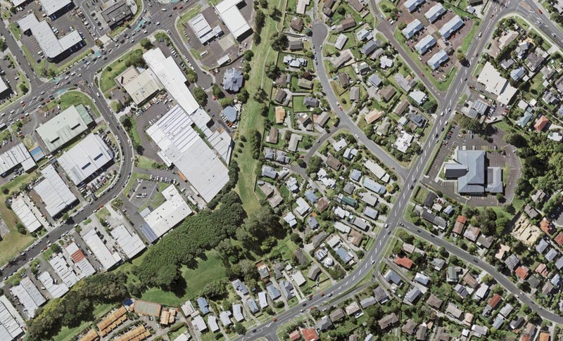 11 Mira Place, Windsor Park, Auckland - Carousel 1