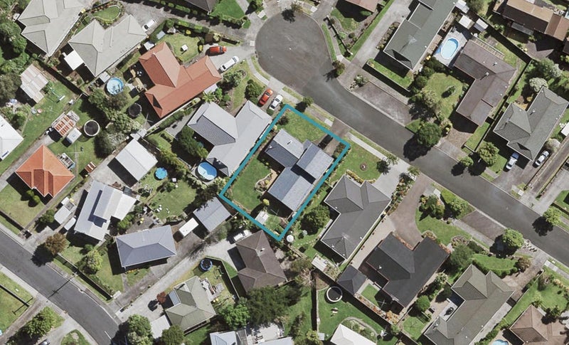 16 Septimus Place, Henderson, Auckland - Carousel 1