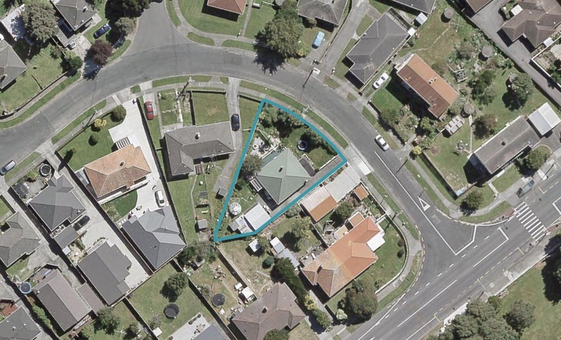 62 Athlone Crescent North, Avalon, Lower Hutt - Carousel 1