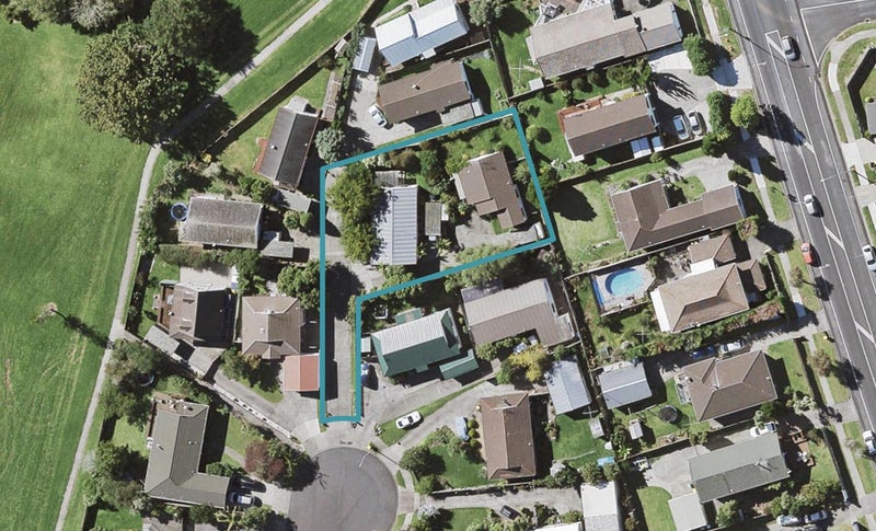 2/27 De Quincey Terrace, Highland Park, Auckland - Carousel 1