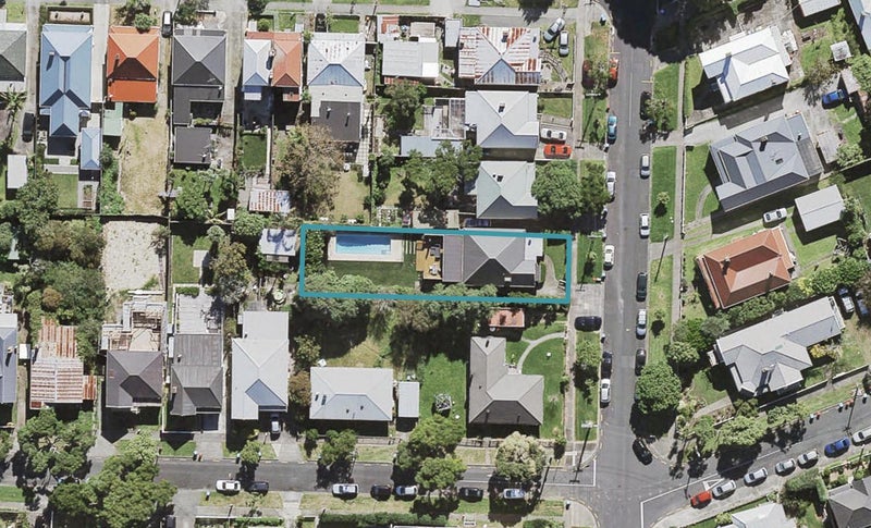 10 Kingsland Avenue, Kingsland, Auckland - Carousel 1
