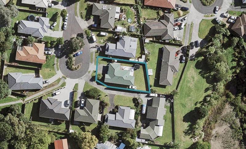 16 Reremanu Place, Weymouth, Auckland - Carousel 1
