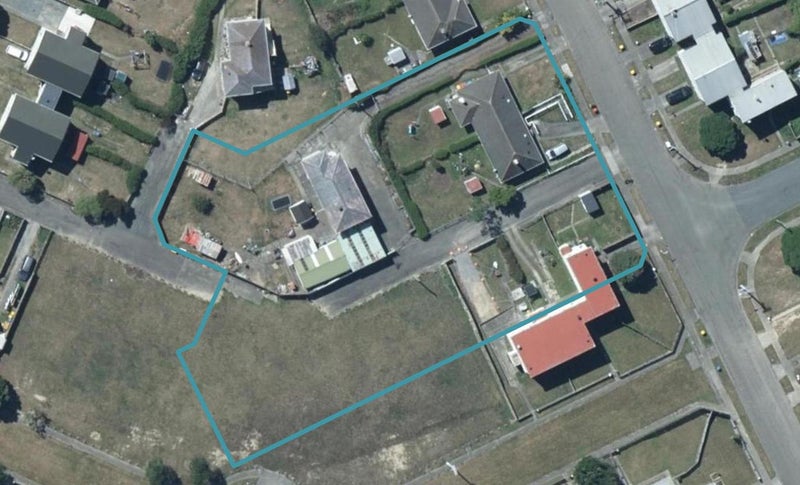 19 Matahourua Crescent, CANNONS CREEK, PORIRUA - Carousel 1