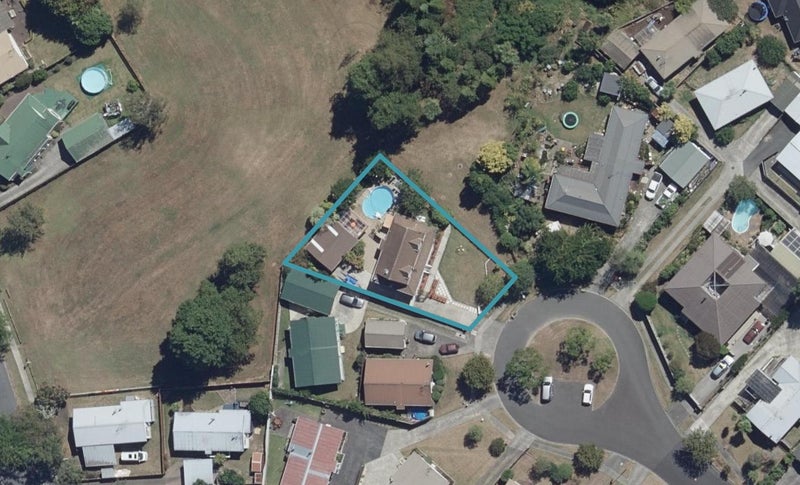 13 Emma Place, Pukete, Hamilton - Carousel 1