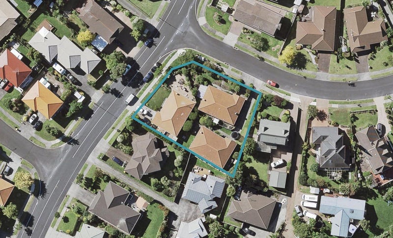 1/2 Channing Crescent, Botany Downs, Auckland - Carousel 1