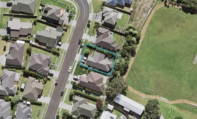 17 Bonny Crescent, Massey, Auckland - Carousel 1