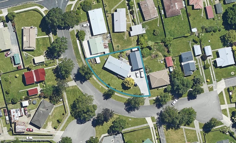 4 Matthew Place, Kawaha Point, Rotorua - Carousel 1