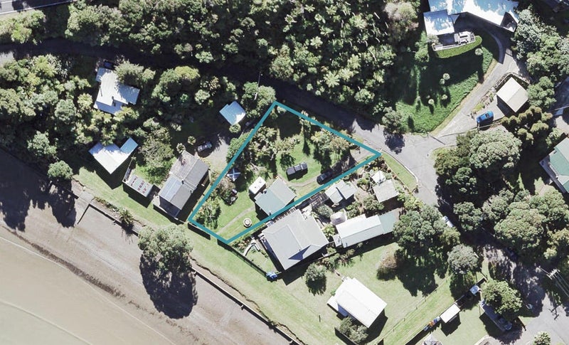 5 Foster Avenue, Huia, Auckland - Carousel 1