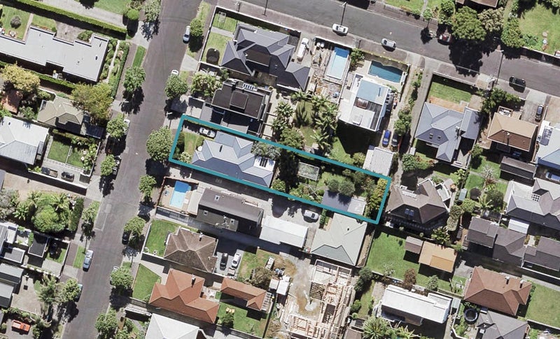 27 Harbour View Road, Point Chevalier, Auckland - Carousel 1