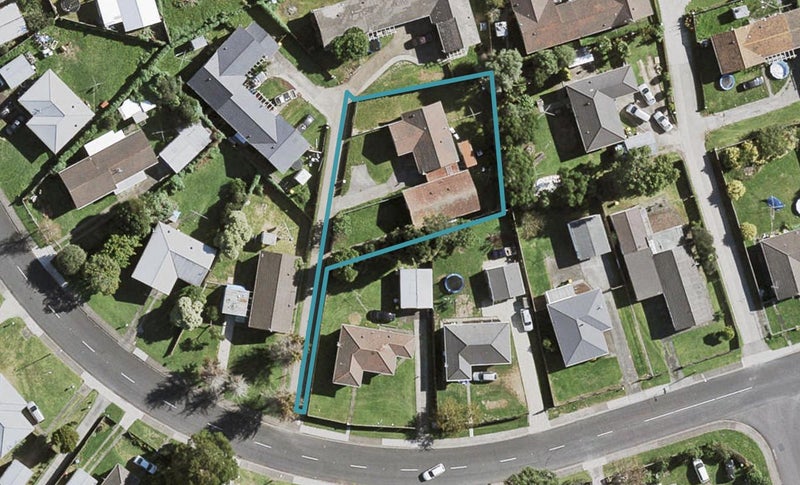 1/128 Chichester Drive, Rosehill, Papakura - Carousel 1
