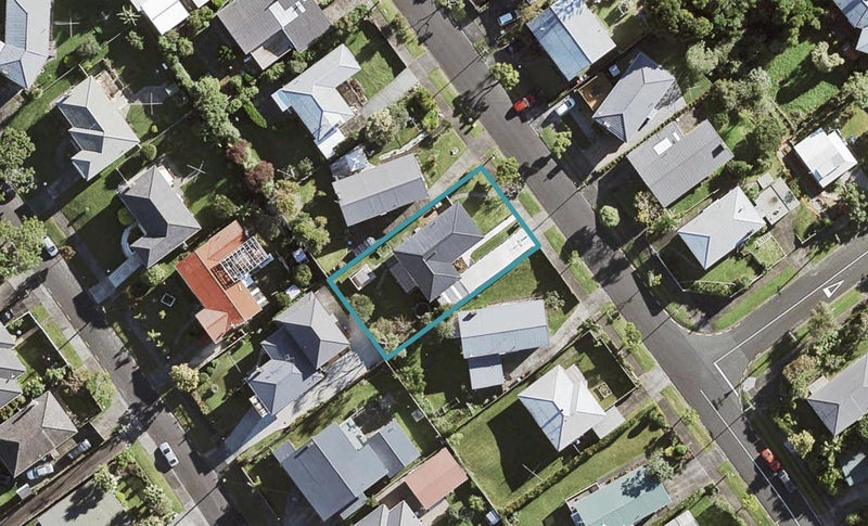 43 Rosamund Avenue, New Windsor, Auckland - Carousel 1