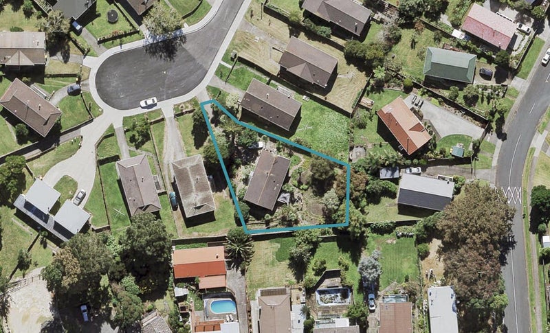 16 Reverie Place, Massey, Auckland - Carousel 1