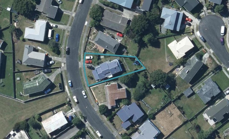 26 Beaumaris Crescent, Ascot Park, Porirua - Carousel 1