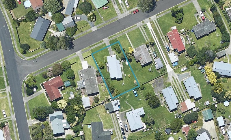 3 Dingadee Street, Welcome Bay, Tauranga - Carousel 1