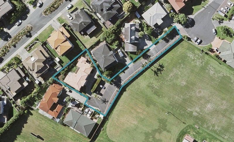 27 Noel Williams Place, Windsor Park, Auckland - Carousel 1