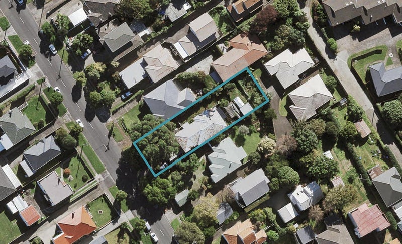 16 Hayr Road, Three Kings, Auckland - Carousel 1