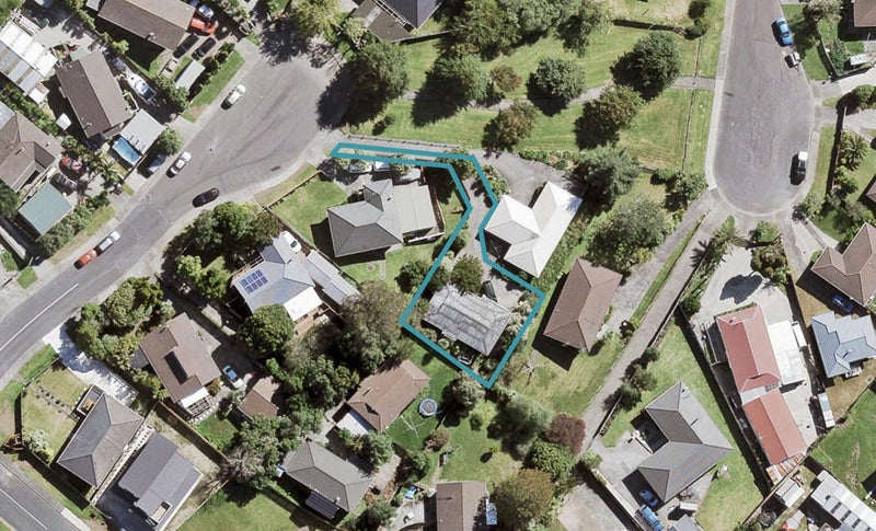 19A Landow Place, Henderson, Auckland - Carousel 1