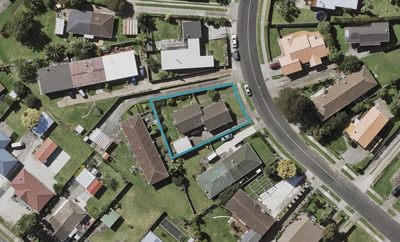2/61 Cardiff Road, Pakuranga, Auckland - Carousel 1