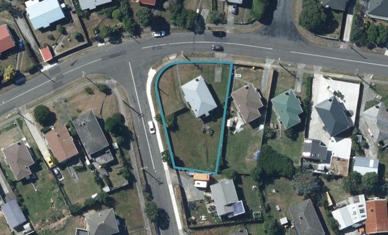 13 Te Puke Street, Titahi Bay, Porirua - Carousel 1