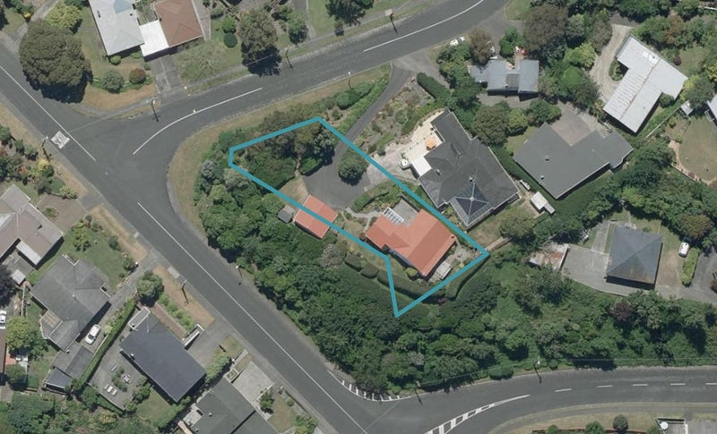 2 Bristow Street, Saint Johns Hill, Whanganui - Carousel 1