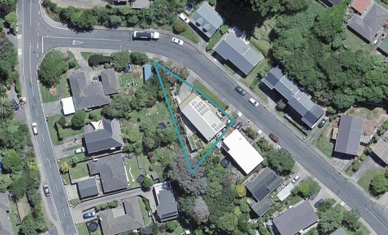 2 Hazlewood Avenue, Karori, Wellington - Carousel 1