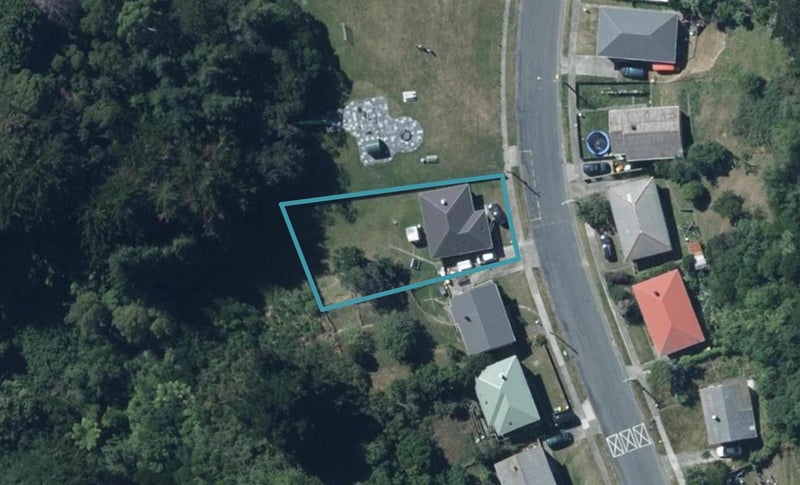 207 Sievers Grove, Cannons Creek, Porirua - Carousel 1