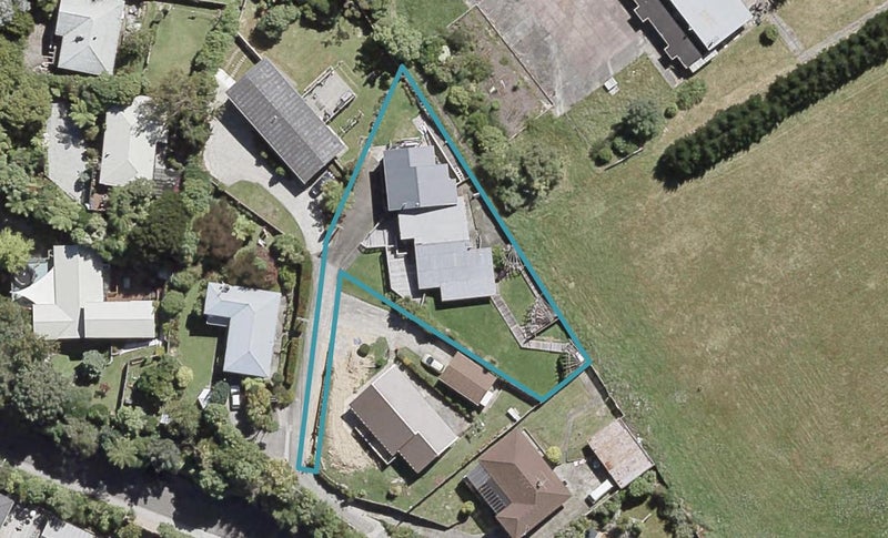 7 Vista Crescent, Maoribank, Upper Hutt - Carousel 1