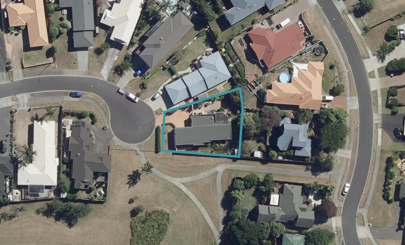 15 Parkview Avenue, Western Heights, Hamilton - Carousel 1