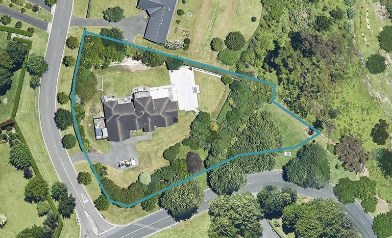 R/2 Bradley Avenue, Pyes Pa, Tauranga - Carousel 1