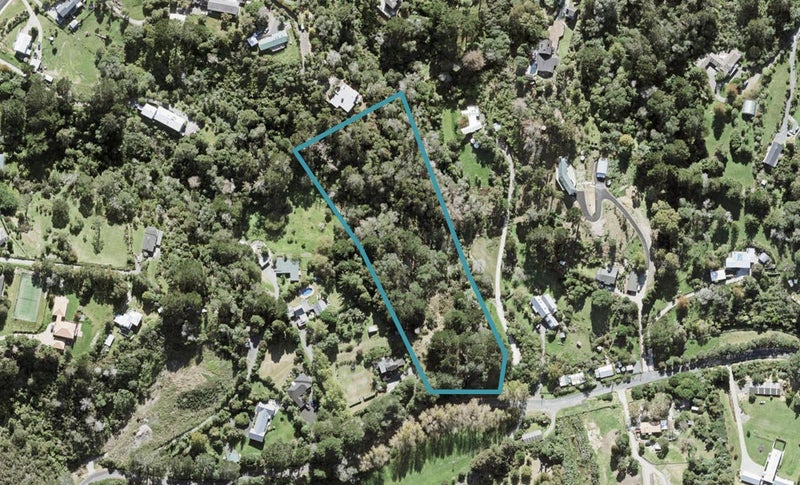 16 Hobbs Road, Matakatia, Whangaparāoa - Carousel 1
