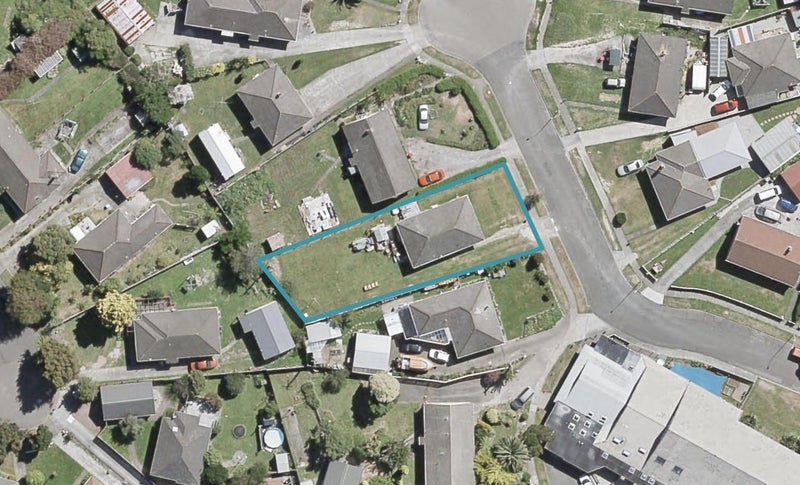 7 Puketapu Grove, Waiwhetu, Lower Hutt - Carousel 1