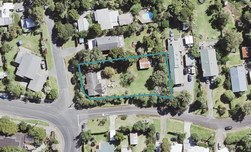2 Tane Road, Laingholm, Auckland - Carousel 1