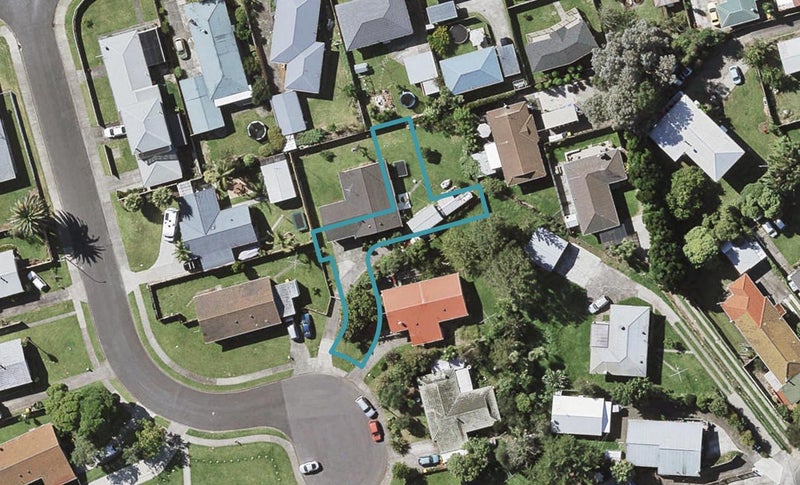 8C Tiaka Place, Pakuranga, Auckland - Carousel 1