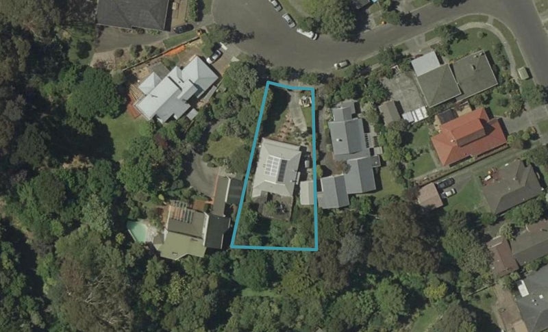 4 Guernsey Place, Fitzherbert, Palmerston North - Carousel 1